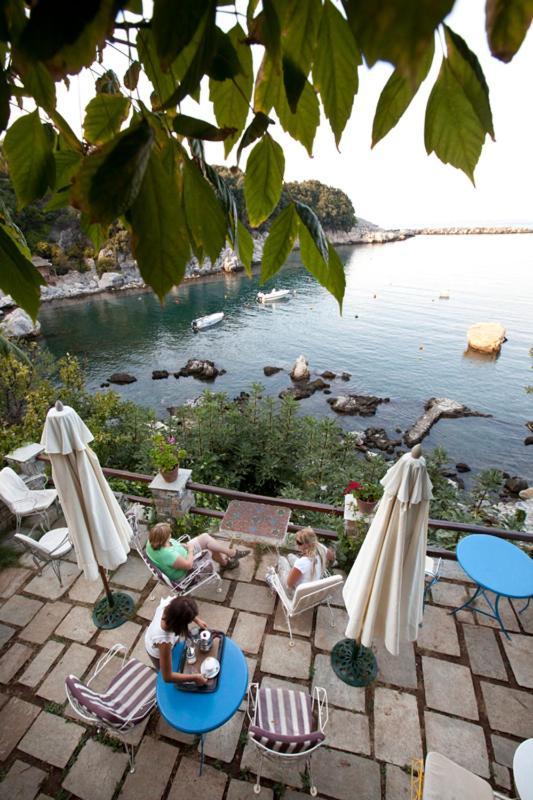 Victoria'S Guesthouse Damouchari Exterior photo